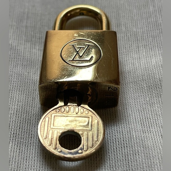 Louis Vuitton Vintage Rare Lock and Key 214 - Picture 3 of 4